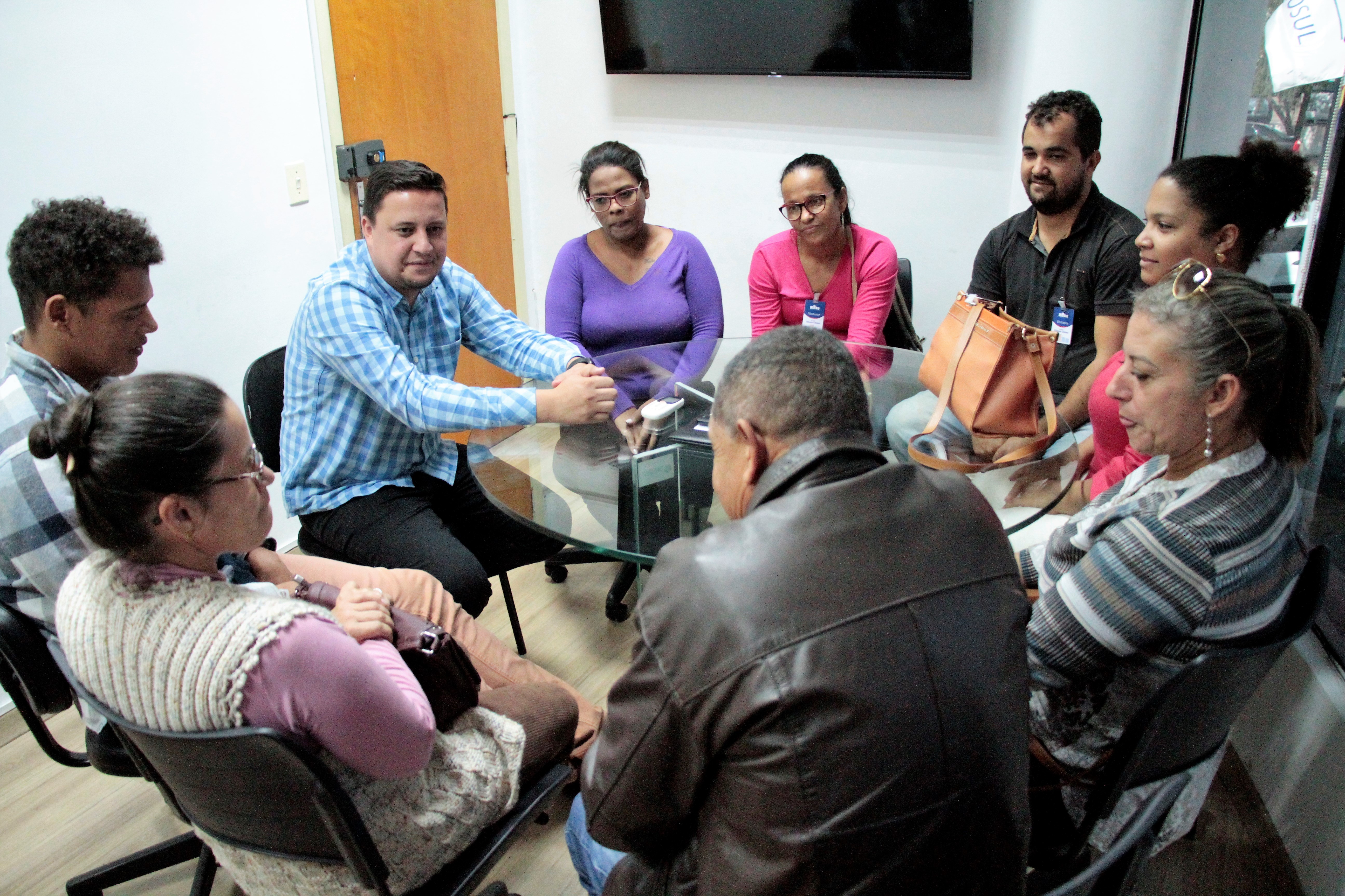 Presidente da Câmara recebe visita da Associação de Moradores do Assentamento I